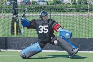 essential-kit-for-field-hockey-goalies-outfit